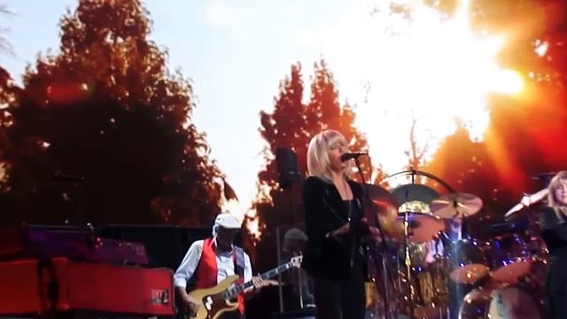 Everywhere Fleetwood Mac Rabobank Arena Bakersfield, Ca. 4-6-15 смотреть онлайн