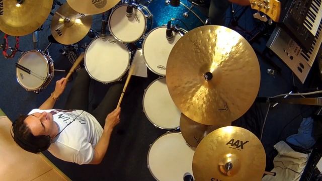 Julius Petrus - 6/8 vs 4/4 feat. Tibor Borszky смотреть онлайн