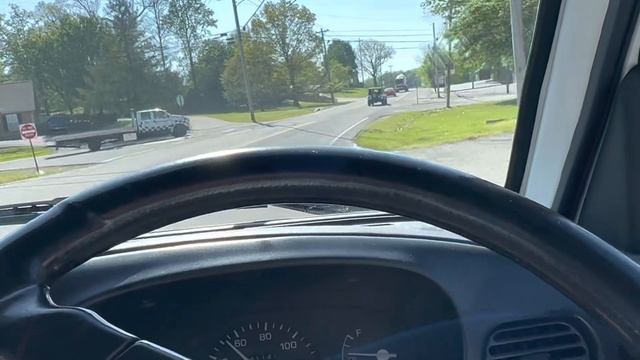 Daihatsu HiJet Deck Van around town driving on a pretty day смотреть онлайн