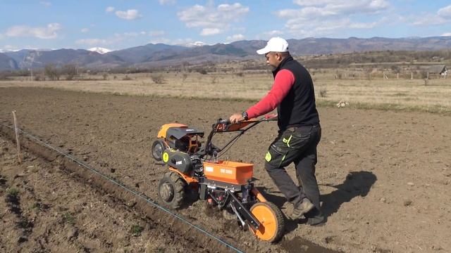 Motocultor O'Mac MC700 - 7 cai pe curea + semanatoarea SM1000 - am pus mazarea смотреть онлайн