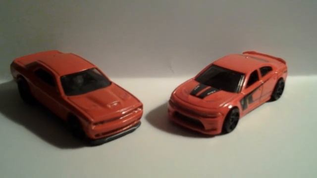 2016 Hot Wheels '15 Dodge Challenger & Charger SRT's red смотреть онлайн