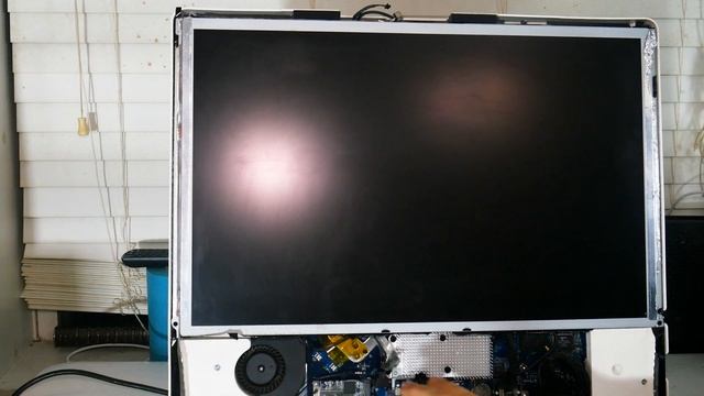 Restoring the Late 2006 White iMac смотреть онлайн