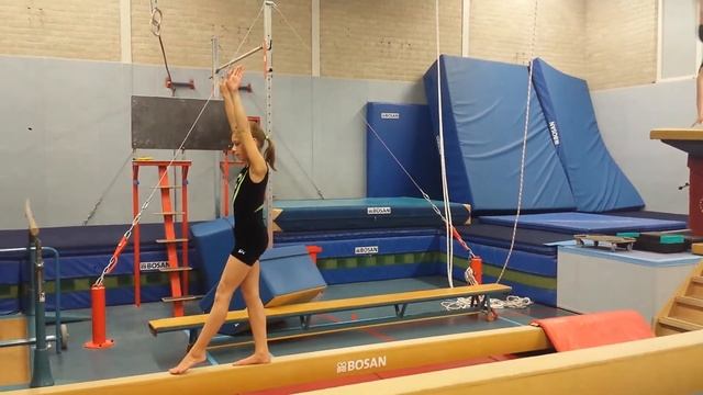 Danielle bruggetje achterover lage balk смотреть онлайн