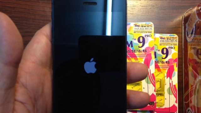 Unlock iphone 5/5S/5C GSM by R-Sim 9 on iOS 7 (Malaysia Maxis Hotlink) смотреть онлайн