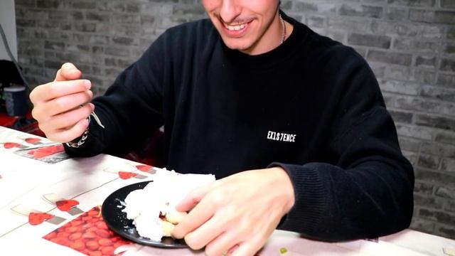 LA MIA RAGAZZA FA FINTA CHE IL CIBO DEL MC SIA CUCINATO DA LEI! -SCHERZO *CI HO CREDUTO?* смотреть онлайн