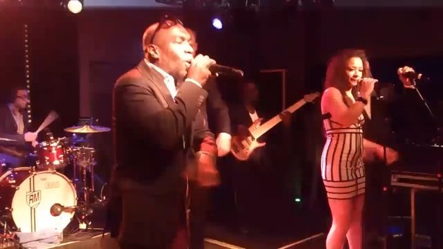 Lange Frans ft. Zwarte Sjaak & Band - Alle Vrouwen (Live) смотреть онлайн