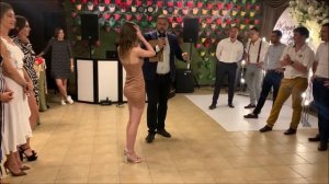 Чикуля порвала платье и танцпол на свадьбе! Женский Брейк-данс! Тамада на полу!