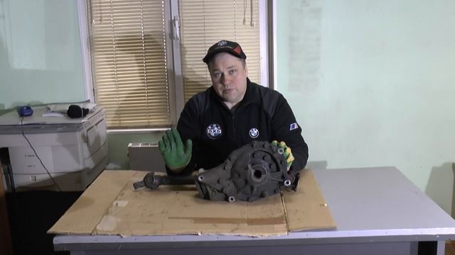 Экспонат - передний редуктор БМВ от ДВС 4.8л после обрыва крестовины кардана смотреть онлайн