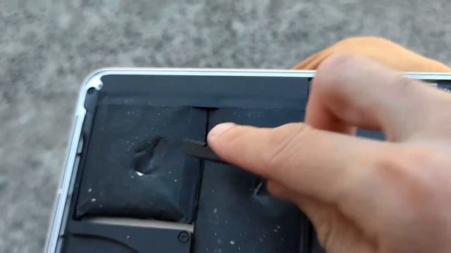 Dangerous? Discharge - disconnect, don't inhale. Swollen MacBook battery free fix смотреть онлайн