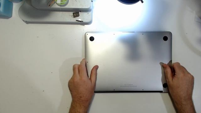 Macbook back panel scratch test: how to stop it ruining your life [Profanity] смотреть онлайн