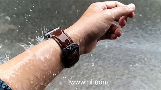 Dây da UAG khi đi mưa. смотреть онлайн