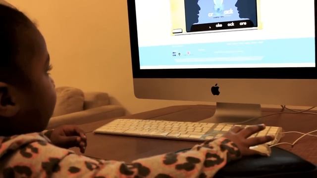 Smart 3 Year Old | Using iMac to Learn смотреть онлайн