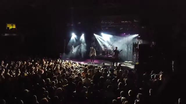 All Time Low - Last Young Renegade - New Zealand смотреть онлайн