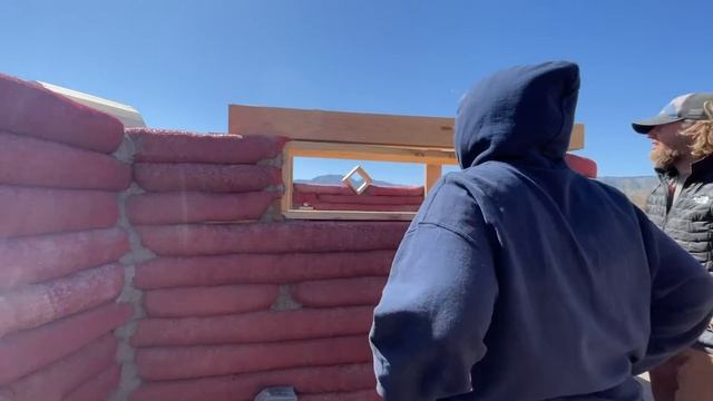 Leveling Hyperadobe (earthbag) Solar Shed - Building Lintels for Window Frames смотреть онлайн