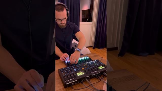 Digitakt + Digitone with Torso T-1 смотреть онлайн