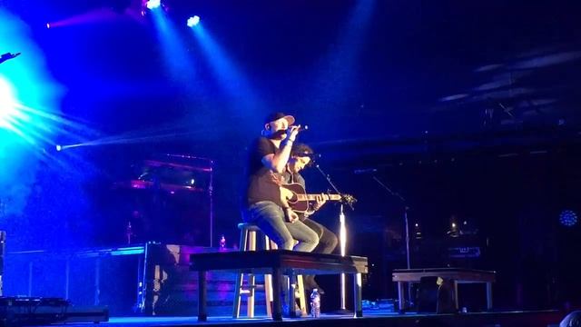 Cole Swindell - Remember Boys Live смотреть онлайн