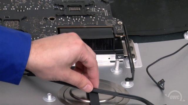 How to Install/Upgrade the SSD Card Slot of a 27-inch iMac (Late 2012) iMac13,1 смотреть онлайн