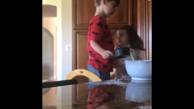 Cooking with Grayson and Ella: Great Granny’s Irish Brown Bread смотреть онлайн