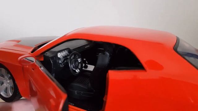 (Maisto) Car 1/18 Dodge Challenger Concept 2006