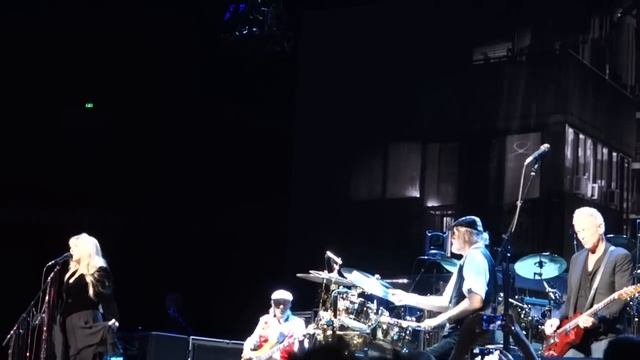 Fleetwood Mac - Gypsy (Sydney, 22.10.2015) смотреть онлайн