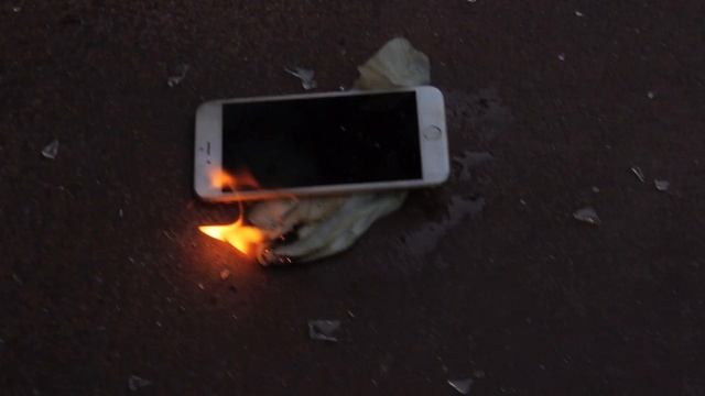Burning The iPhone 6 Plus - Molotov Cocktail Edition смотреть онлайн