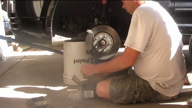 2007 Dodge Caliber Front Brake Pad Replacement смотреть онлайн