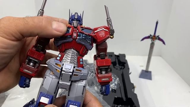 Flame Toys IDW Optimus Prime смотреть онлайн