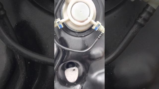 Dodge Grand Caravan 2016 cambio bomba de gasolina y limpieza del tanq.change fuel pump and tank cle смотреть онлайн