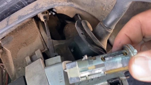 ALL KEYS LOST 1998-2001 CHEVY/GMC/CADILLAC IGNITION REMOVAL USING JIGGLER KEY & OBTAIN KEY CODE. смотреть онлайн