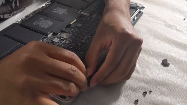 Final changes for the Screenless MacBook!! смотреть онлайн