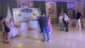 Девчули убили танцпол на свадьбе