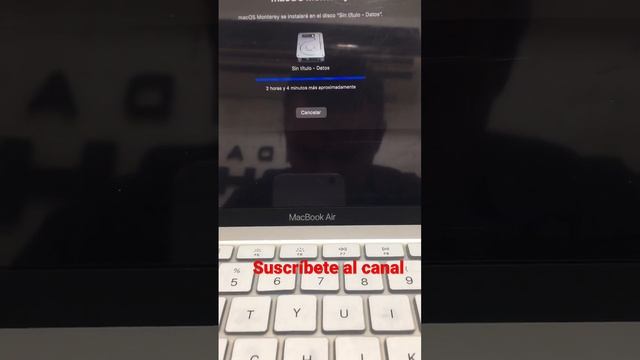 Instalación de macOS Monterrey en MacBook смотреть онлайн
