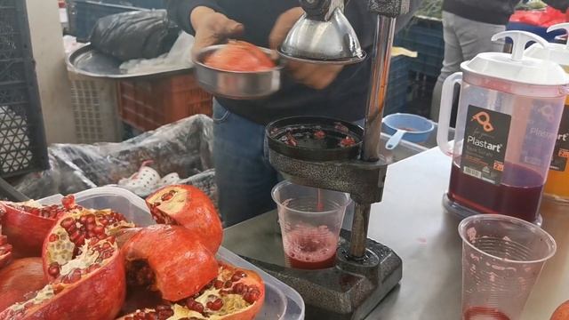 На рынке Турции нам показали как правильно чистить гранат смотреть онлайн