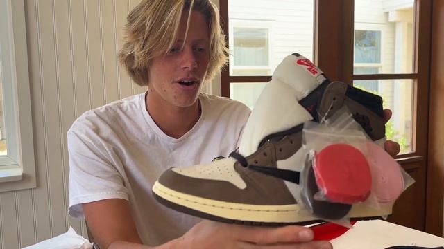 I got Travis Scott Air Jordan 1's смотреть онлайн