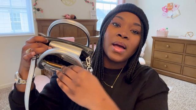 What’s in my metallic mini bag-Karl lagerfeld смотреть онлайн