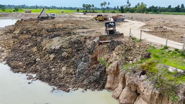 Строительство, большая свалка потихоньку засыпается