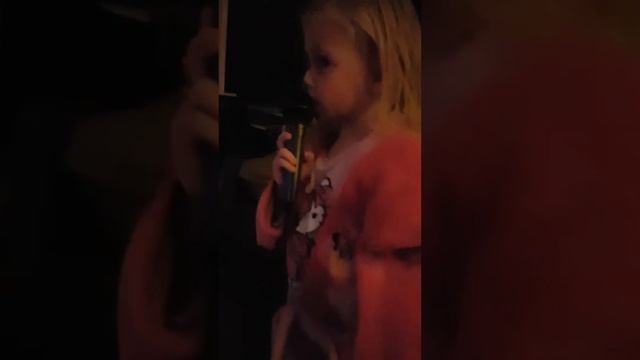 Engelbewaarder gezongen door thirza boon...hoe prachtig voor een 4 jarige! смотреть онлайн