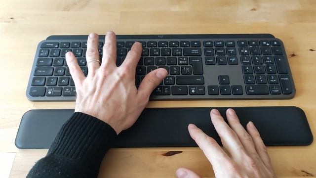 Le clavier Logitech MX Keys Plus a-t-il vraiment tout pour plaire ? смотреть онлайн