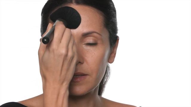 TUTORIAL: Pieles maduras radiantes y naturales | Next to Nothing | M·A·C смотреть онлайн