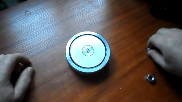 Поисковый магнит,двухсторонний на 300 кг. смотреть онлайн