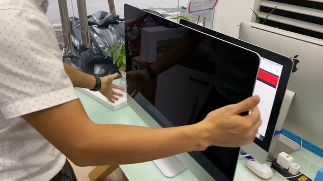 Mở hộp trên tay iMac 27 inch 2019 siêu to смотреть онлайн