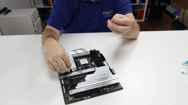 ASUS ROG Strix Z790-A Gaming WiFi II unboxing & installing CPU, RAM and SSD смотреть онлайн
