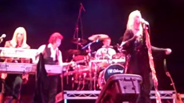 Tango in the Night plays - Fleetwood Mac '7 Wonders' смотреть онлайн