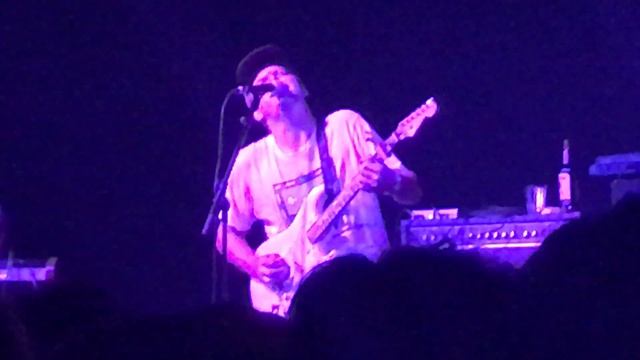 Mac Demarco Covering Weezer Live смотреть онлайн