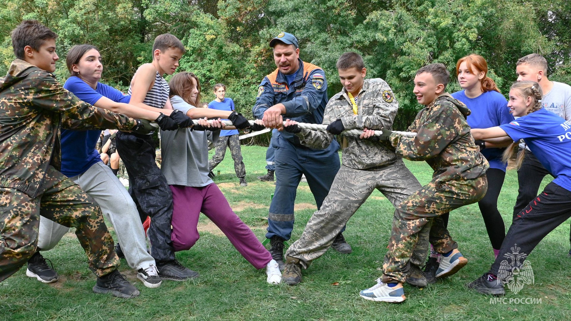 Севастопольские сотрудники МЧС провели турслёт с кадетами смотреть онлайн