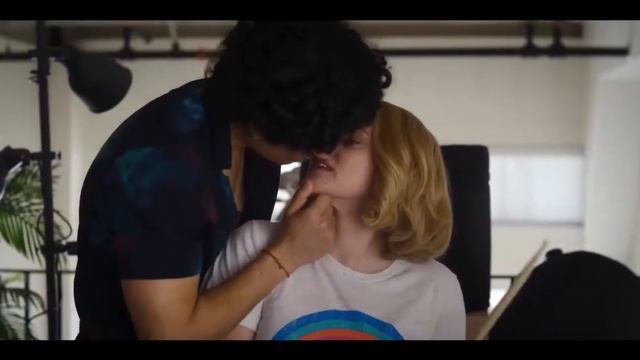 Look Both Ways / Kissing Scenes — Nat and Gabe (Lili Reinhart and Danny Ramirez) смотреть онлайн