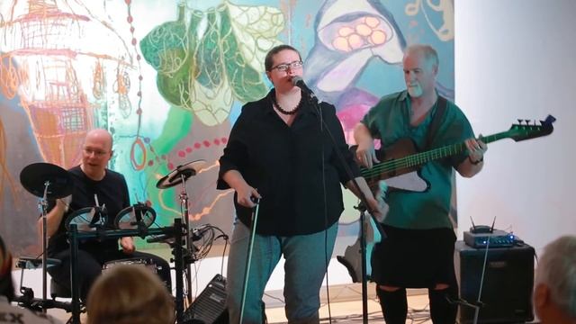 The Chain / An t-Sèine (Fleetwood Mac Cover live version in Scottish Gàidhlig) - Fiùran смотреть онлайн