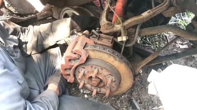 Pulling Brake Rotor on a 2003 Escalade смотреть онлайн