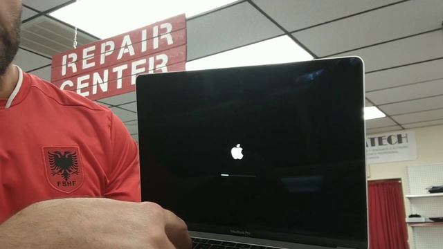 Haw to reset any Macbook with apple logo stuck.(Review from previous video) смотреть онлайн
