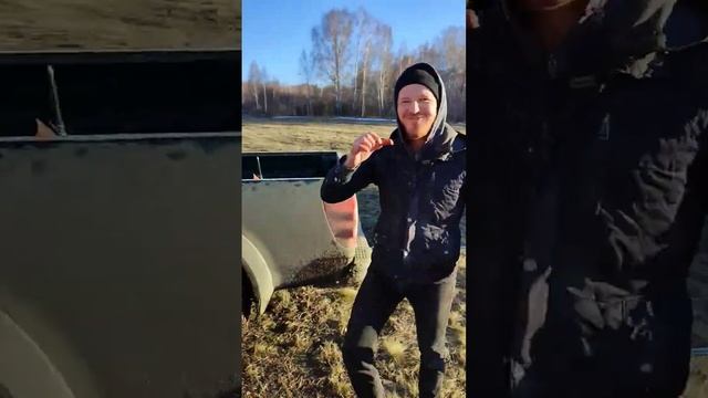 Вытащил друзей из грязи #бездорожье #уаз #буханка #уазик #грязь смотреть онлайн